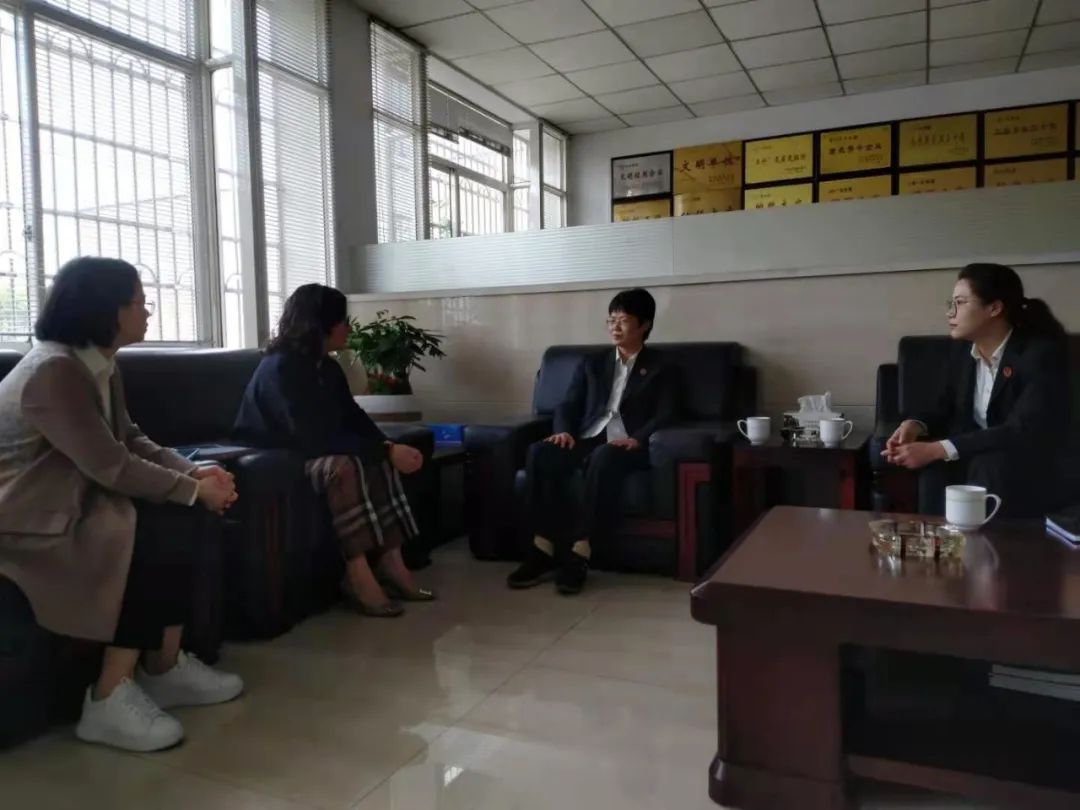 Dumating sa aming kumpanya ang full-time judge na si Zheng Yuqing at president Du Hangli ng Shengzhou People's Court para gabayan ang aming trabaho