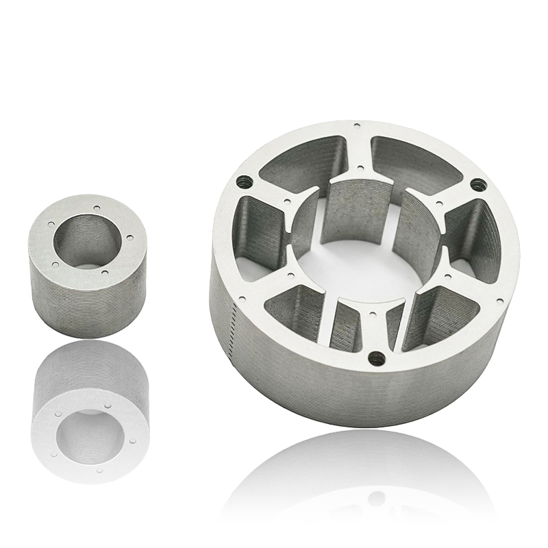 Paano nakikipag-ugnayan ang Water Pump Motor Stator at Rotor Core sa mga cooling system, tulad ng likido o air-cooled housing, upang mapanatili ang pinakamainam na balanse ng temperatura sa panahon ng masinsinang operasyon?